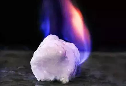 可燃冰的主要成分是甲烷和水